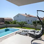 Villa Leola