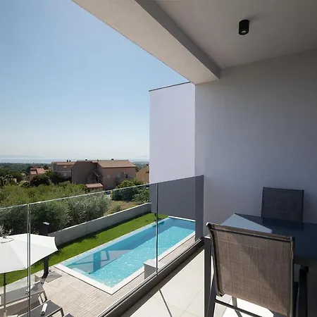 Leola Villa *
